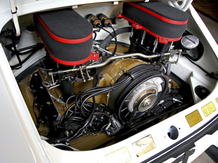 Моторный отсек Porsche 911 Carrera RSR (911) 1972 года  (фото 10 из 37)